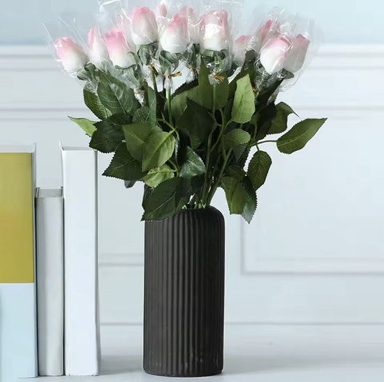 Luxurious Black Vase - Modern Vase - Modern Style - Home Furnishings - Chic - Classic Style - Matte Black Interior - Matte Black Interior - Modern Interior - Classic Model - Vase - Flower Vase - Chic Flower Vase
