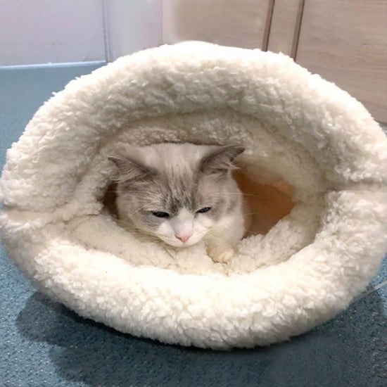 Cat Bed - Pet Sleeping Bag - Warm Pet Bed - Winter Cat House - Suitable for Indoor Use - Comfortable and Sheltered - Give Your Pet a Warm Hideaway (Pink, One Size)