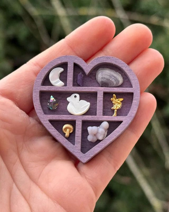 Wooden display stand for mini curiosities,Heart shape