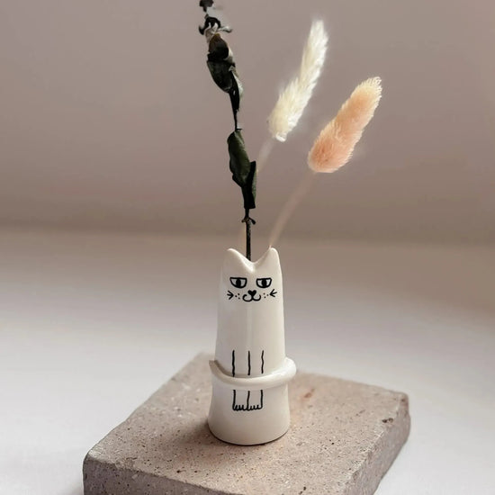 3 Pcs White And Black Adorable Sassy Cat Mini Bud Vase - Whimsical Resin Figurine Flower Holder for Single Stem - Cute Home & Desk Decor Accent