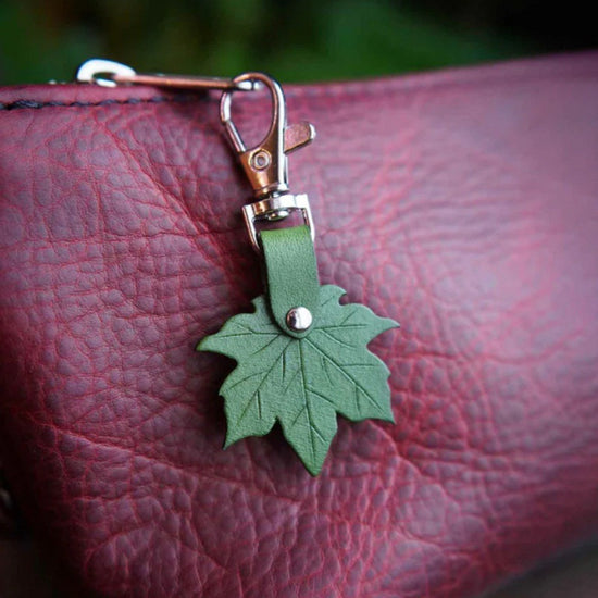 Green 3 Pack PU Leather Maple Leaf Keychain Set Vintage Style Autumn Leaf Keyring Bag Charm Pendant for Women Handbag and Car Keys