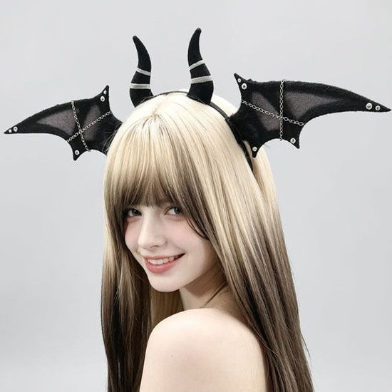 Halloween Bat Wing Devil Horn Headband - Black Gothic Vampire Cosplay Hair Accessory, Bendable Demon Aliceband for Parties, Dress Up and Comic Con