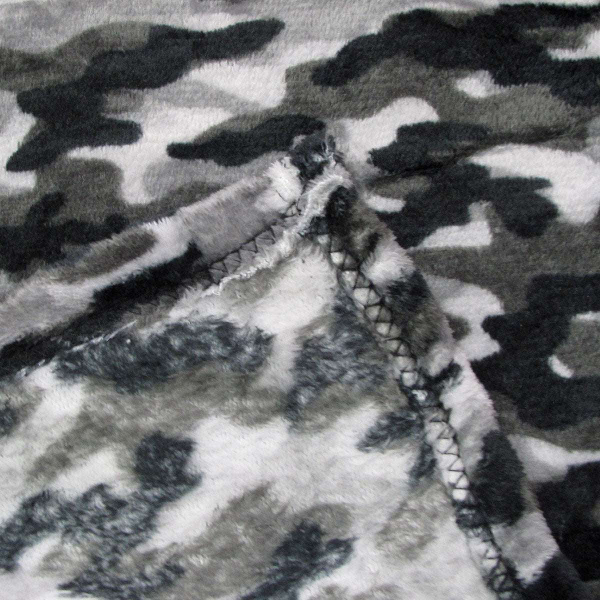 190GSM Boys Cool Ultra Soft Coral Fleece Throw 127 x 152cm Army Camouflage - Magdasmall