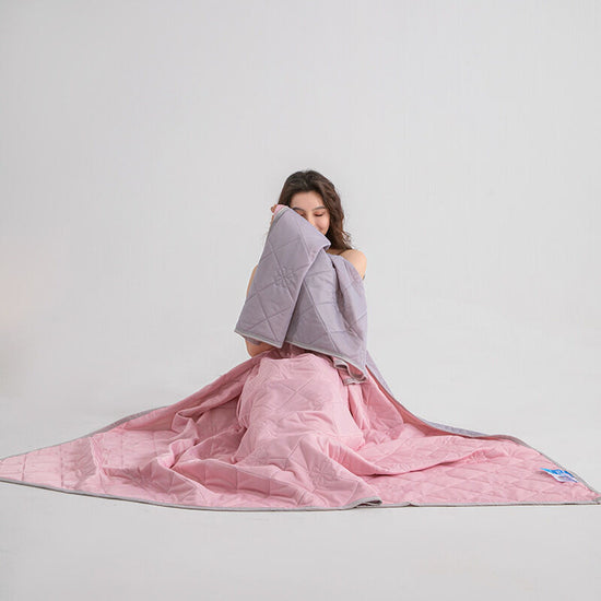 Christmas gifts for loved ones
 Aussie Summer Cooling Quilt – 4 Sizes, Breathable, Lightweight & Skin-Friendly for Refreshing Sleep All Season(200cm*230cm)