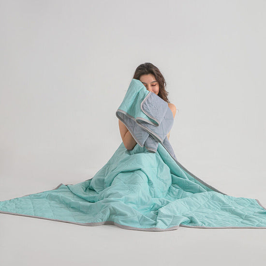 Christmas gifts for loved ones
 Aussie Summer Cooling Quilt – 4 Sizes, Breathable, Lightweight & Skin-Friendly for Refreshing Sleep All Season(100cm*150cm)