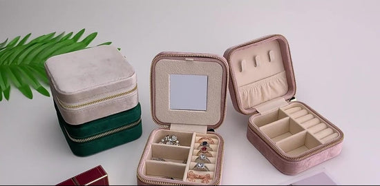 Mini Jewelry Box - Luxury Jewelry Box - With Mirror - Jewelry Box - Flannel - Jewelry Holder - Jewelry Storage Box - Bijouterie Box - Zipper - Travel - Traveling - Women/Girls - Green - Gift For Her - Soft Protection