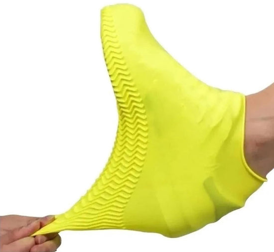 Overshoes - 1 Pair - Waterproof Silicone Overshoes - Reusable, Non-slip, Suitable for Outdoor Activities (Yellow - Size M)