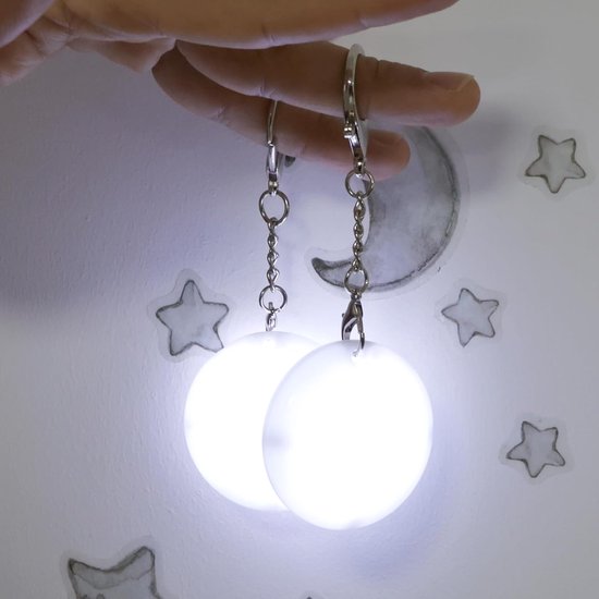 Night Light - With Automatic Sensor Function - Keychain - Gift for Girls and Women - Accessory for Women&