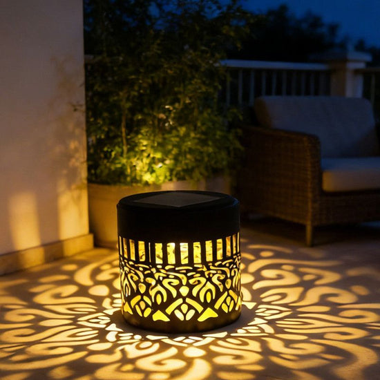 Solar-Powered Wrought Iron Mandala Pattern Openwork Projection Light, Courtyard and Garden Mood Light, Outdoor Waterproof Wrought Iron Garden Light, Lawn Night Light - 1-Pack