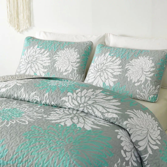 Elegant Quilted Bedspread and Pillowcases Set: Infuse Your Bedroom with Charm-Queen