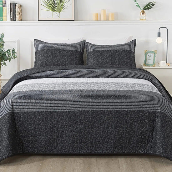 Detailed Quilted Bedspread and Pillowcases Set: A Signature of Quality and Style-Queen