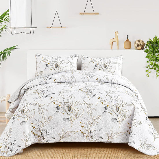 Breathtaking Quilted Coverlet and Pillowcases Set: Transform Your Bedroom&