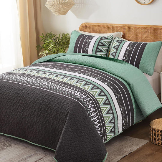 Neutral Quilted bedspread and pillowcovers set: Versatile Style-Queen