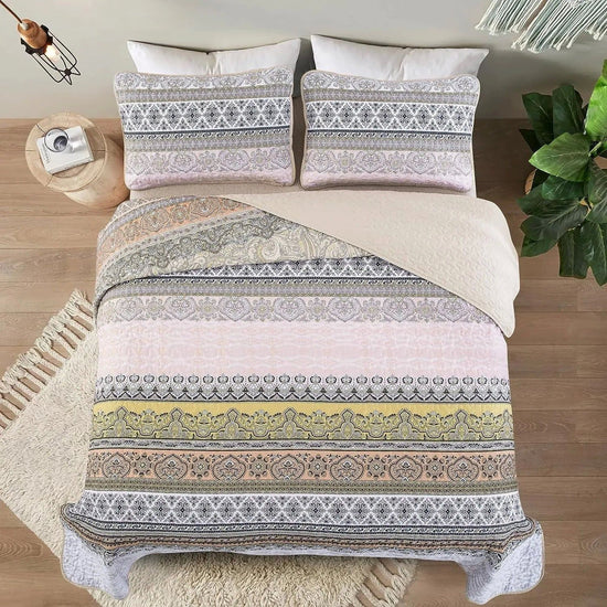 Crafted Quilted Bedspread and Pillowcases Set: A Testament to Skilled Craftsmanship-Queen