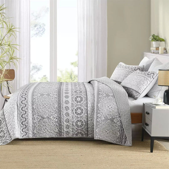 Striking Quilted coverlet and pillowcovers set: Make a Bold Impact-Queen