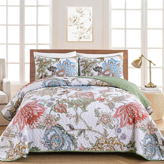 Warm and Inviting Quilted Bedspread and Pillowcases Set: Designed for Relaxation-Queen