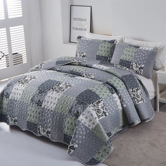 Vivacious Quilted bedspread and pillowcovers set: Full of Life and Energy-Queen