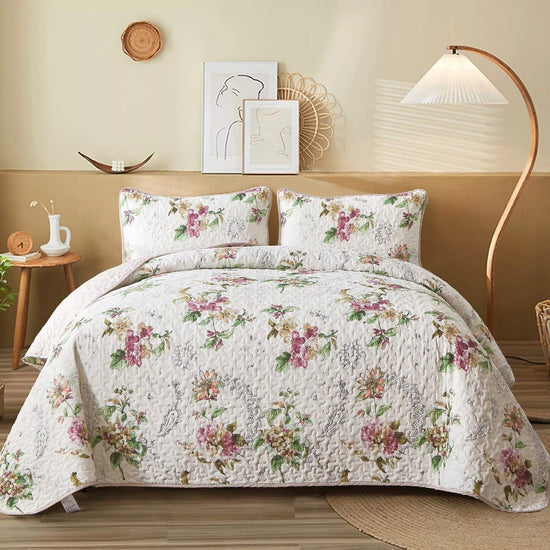 Artisan Quilted Coverlet and Pillowcases Set: A Masterpiece for Your Bed-Queen