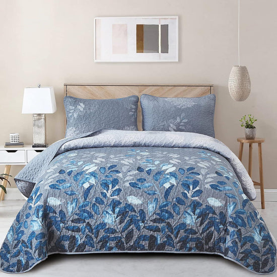 Nostalgic Quilted coverlet and pillowcovers set: Classic and Timeless-Queen