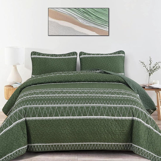 Elegant Quilted Bedspread and Pillowcases Set: Perfect for a Luxe Bedroom Feel-Queen