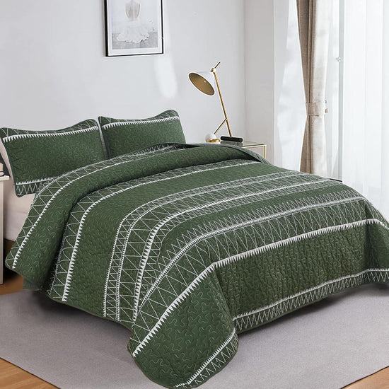 Elegant Quilted Bedspread and Pillowcases Set: Perfect for a Luxe Bedroom Feel-Queen