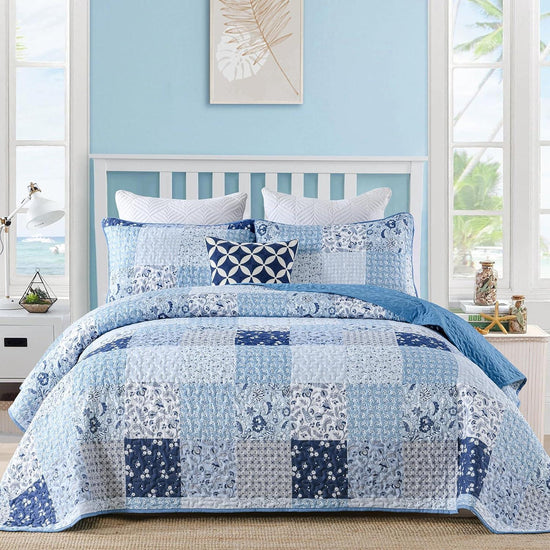 Charming Quilted coverlet and pillowcovers set: Timeless Appeal-Queen