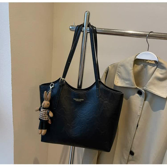 Black Elegant Black PU Leather Bag with Cute Bear Keychain - Large Capacity Handbag for Women (38 x 26 x 13 cm)
