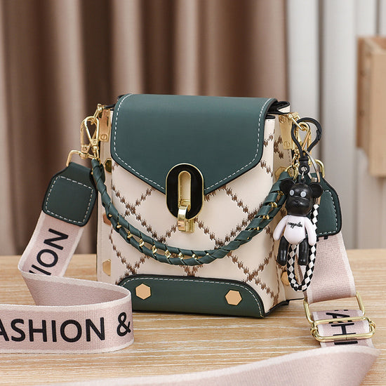 Green Stylish Korean Minimalist Crossbody Bag - Elegant Small Square Shoulder Bag with Phone Pocket