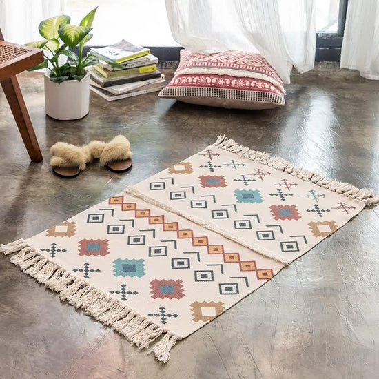 Handwoven Cotton Tassel Floor Rug for Bedroom or Living Room|Soft, Modern Geometric Design,60x90cm