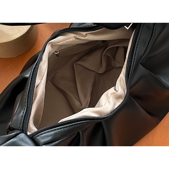 White Pleated Handheld Underarm Bag - Stylish & Spacious Tote for Everyday Use