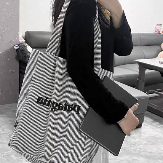 Minimalist Vertical Striped Canvas Tote Bag for Casual Outings (28x35x15cm)