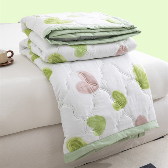 Lightweight Reversible Summer Quilt - Soft, Breathable & Machine Washable Comforter(150x200cm Full of Love)