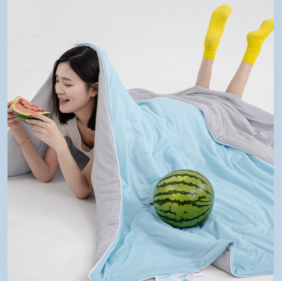 Green and gray combination Cooling Summer Quilt with Ice Silk Fabric Lightweight Breathable Air Conditioner Blanket 150x200cm Soft Washable Comforter for Home Sleep Comfort