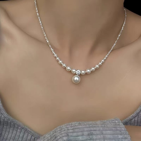 Elegant Pearl Choker Necklace for Women – Ins Style Minimalist Design with Crystal Accent and Drop Pearl Pendant (Silver Tone)